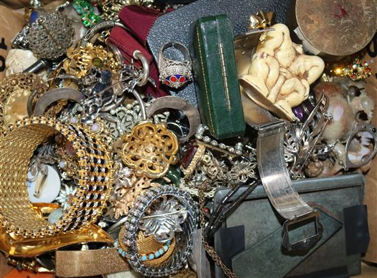 A large quantity of assorted mainly costume jewellery including silver and other items including watches etc.